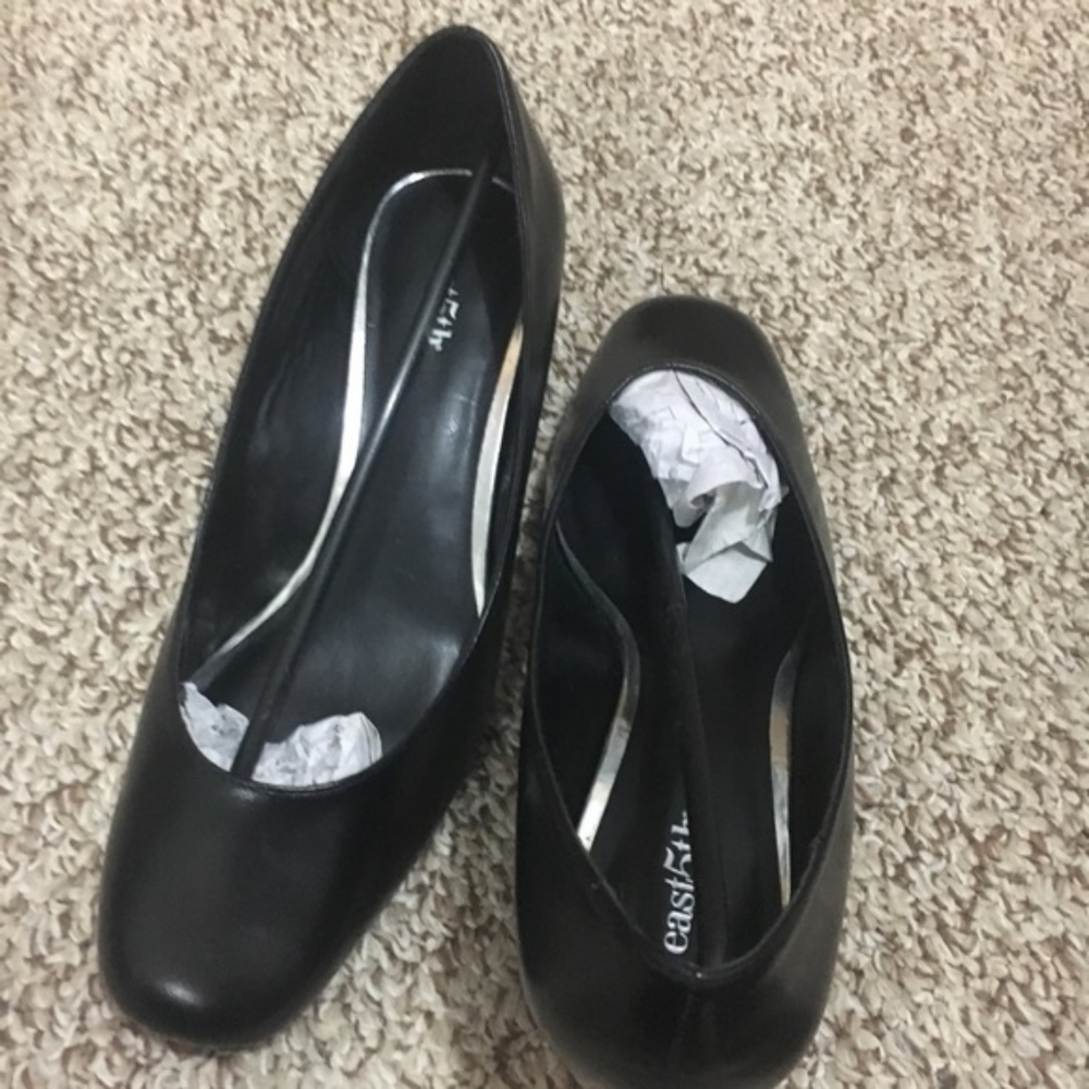 NWT 8W Leather pumps, wide width - Picture 12 of 12